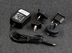 International Power Adapter Set (included)